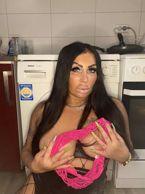 (f) its laundry dayy! Somebody here that could help me??