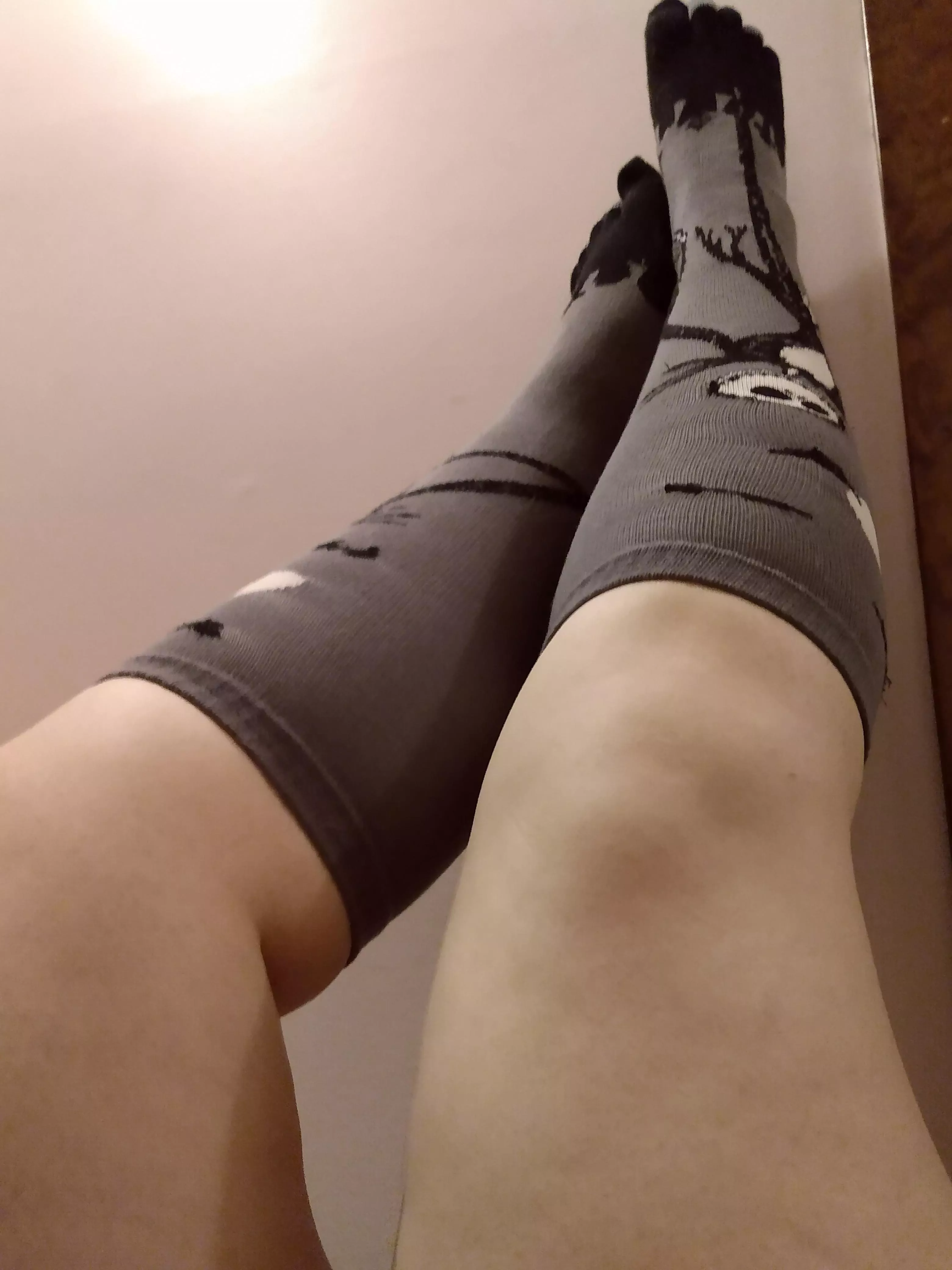 [F] Just taking pics out in the hallway while the roommates are home...