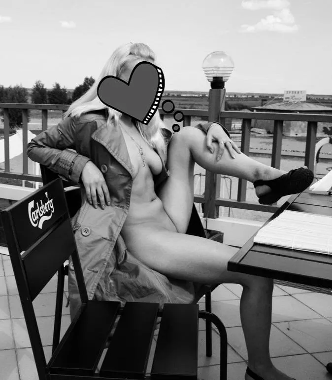 [F] lasing in restaurant