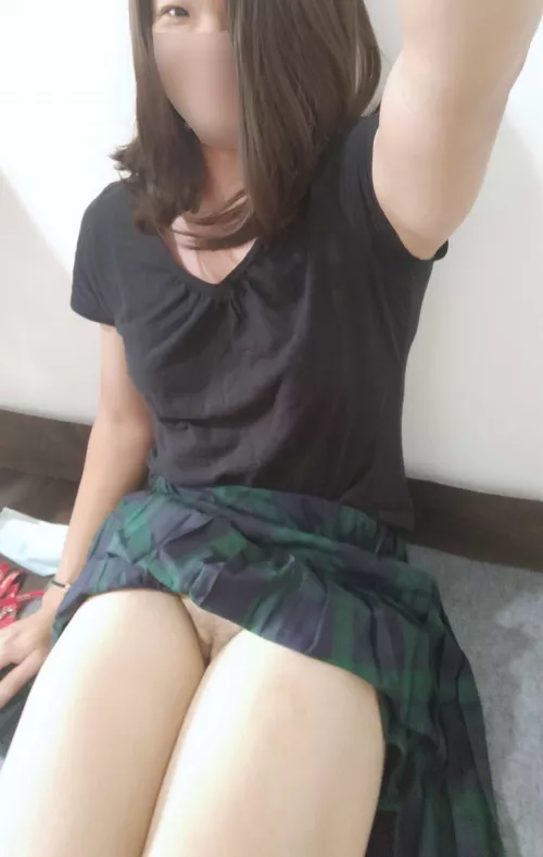 [F] One more from the meeting room, now I'm just wondering how often they shampoo the carpet in here 🤔🤭