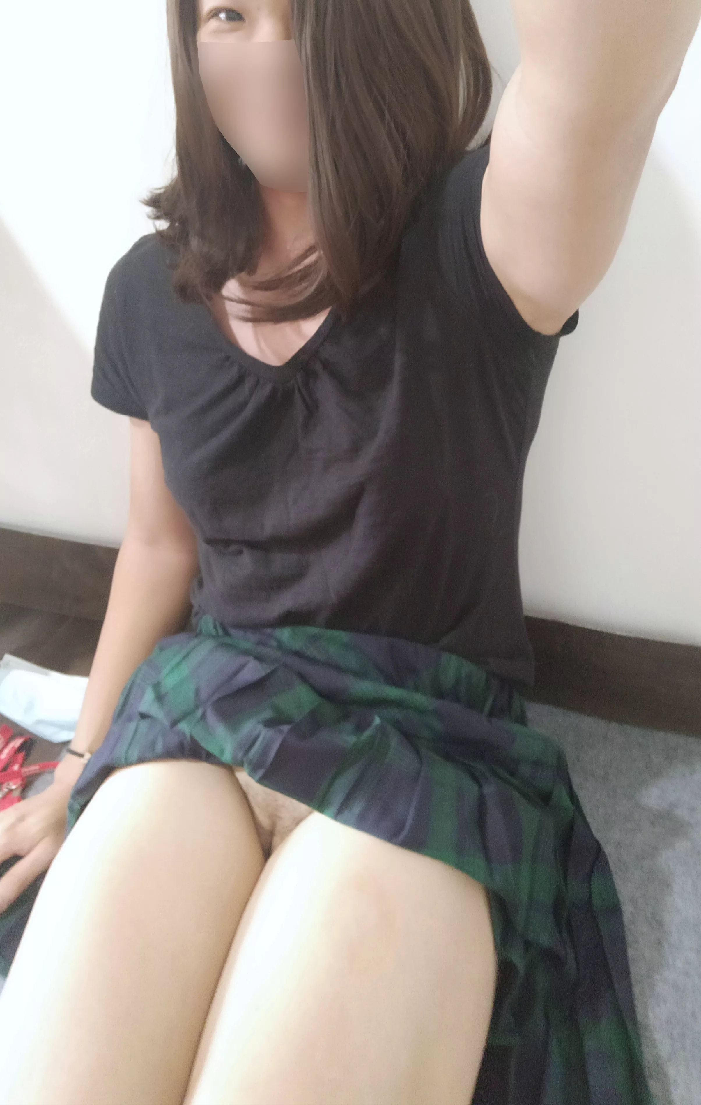 [F] One more from the meeting room, now I'm just wondering how often they shampoo the carpet in here 🤔🤭