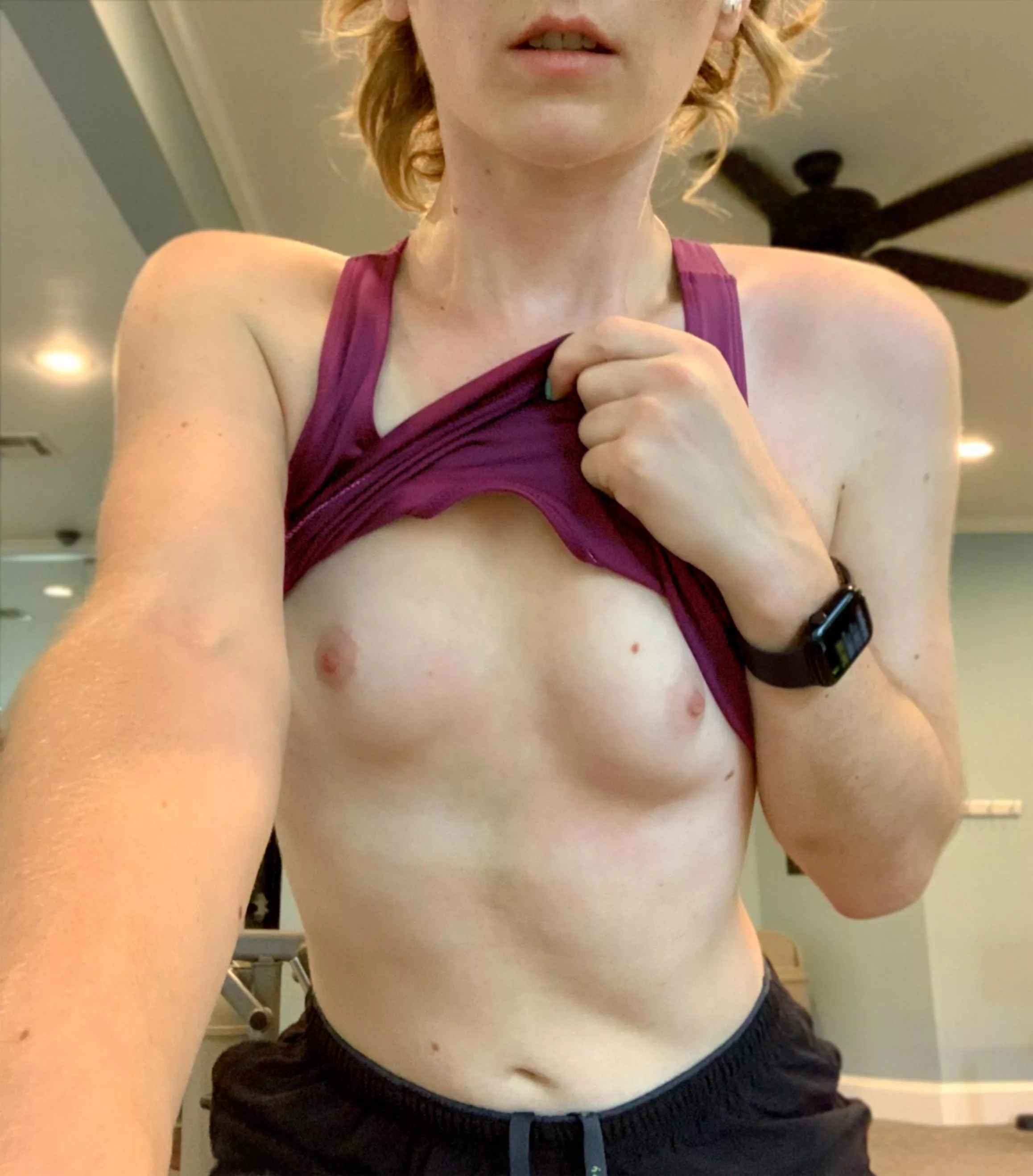 (F) took some risky pics at the gym this morning 😬