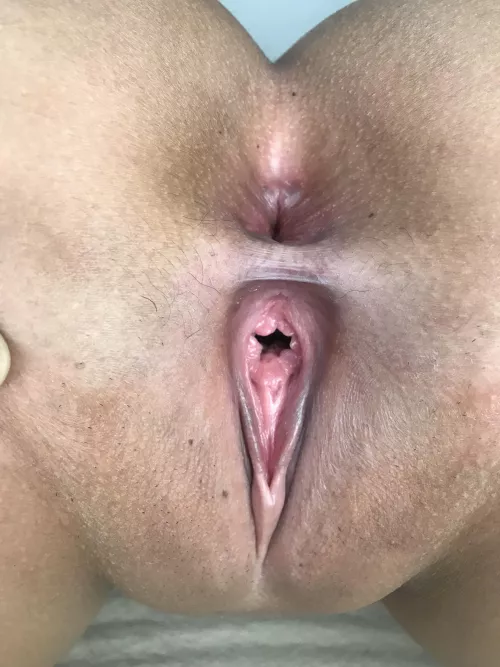 [F] Wanna stick YOUR warm and slippery tongue into my asshole?