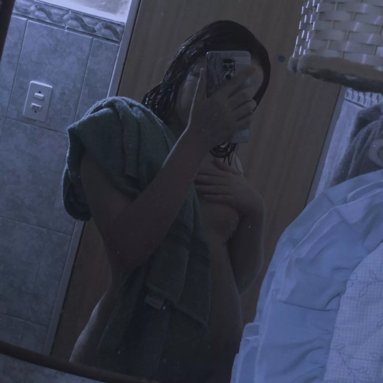 [F18] Want see what is under my hand? I'm looking new dirty time with a daddy / 50% OFF in premade content 🔥🔥 SEXTING, PICS, VIDS, SEX TAPES 😏😏[Selling] Kik: De.Venus telegram: @DeVenus69