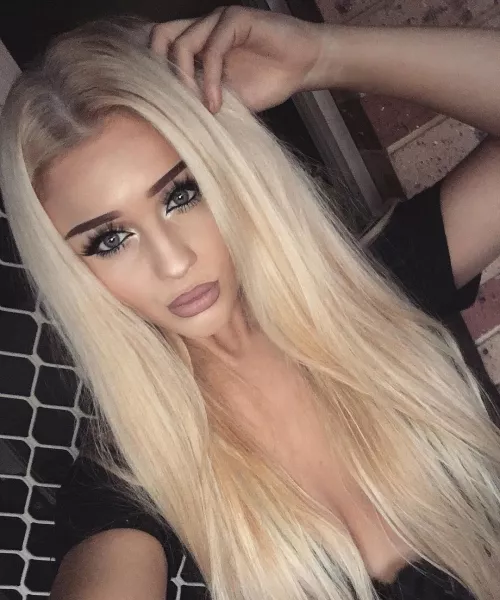 F22 any guys want to edge for me? Must cum a lot and be shaved. Prefer toys 💋😉 must have kik