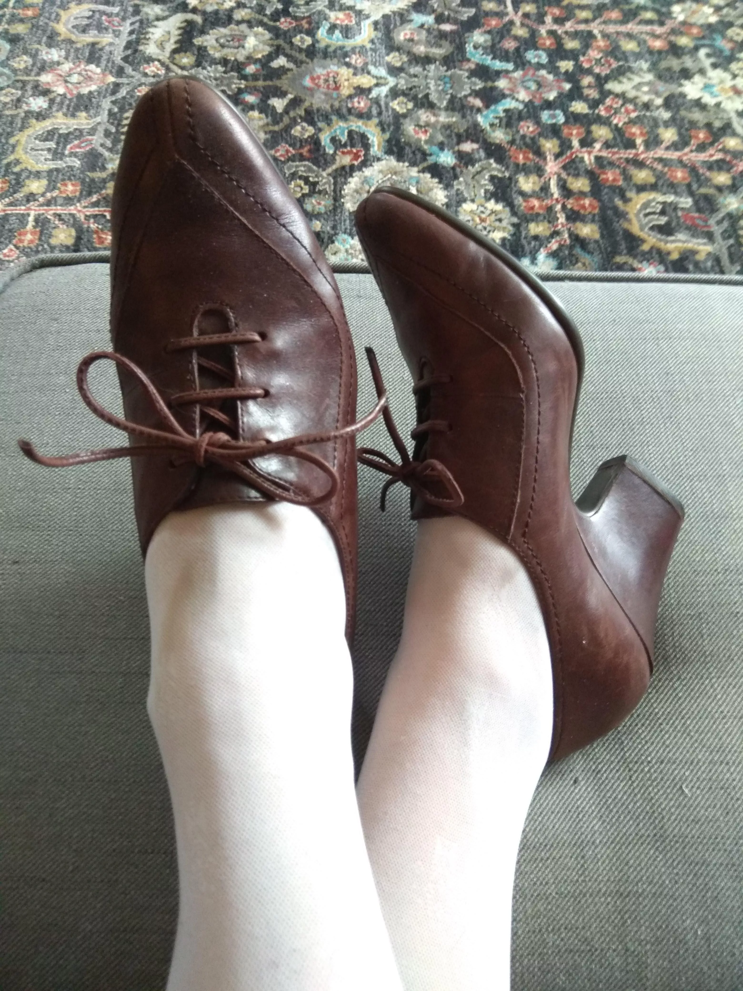 Feeling cute in these vintage look brown pumps