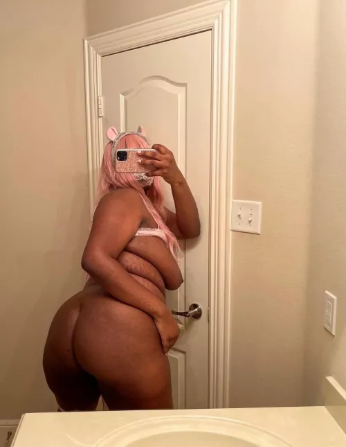 Feeling happy n horny today!!