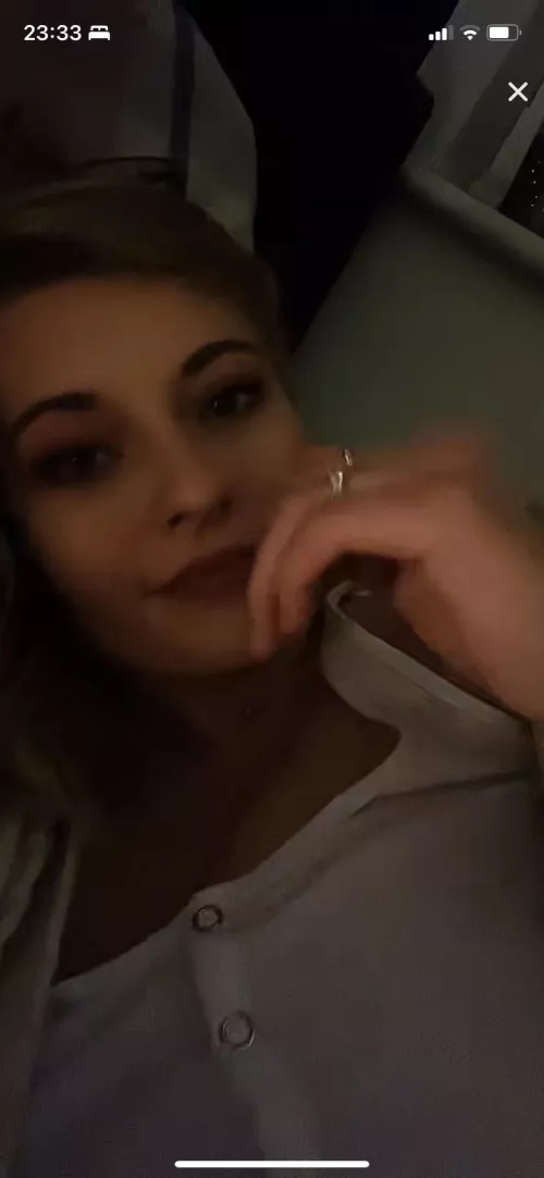 Feeling herself now; she just got a big gift 🎁