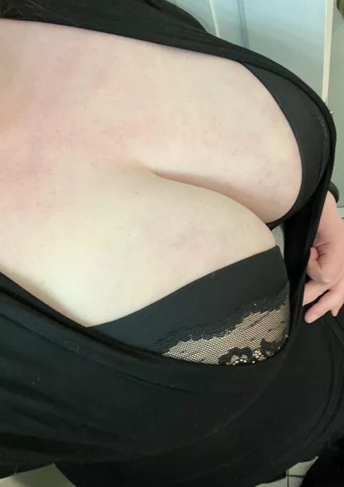 Feeling myself before pumping tonight. The mommy milkers weโre looking pretty goodโฆwhat do you think?
