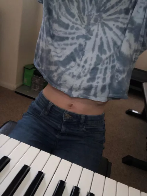 Feeling VERY euphoria about my hips!! Would you let me sit on your lap or are they still too slim? 🥺