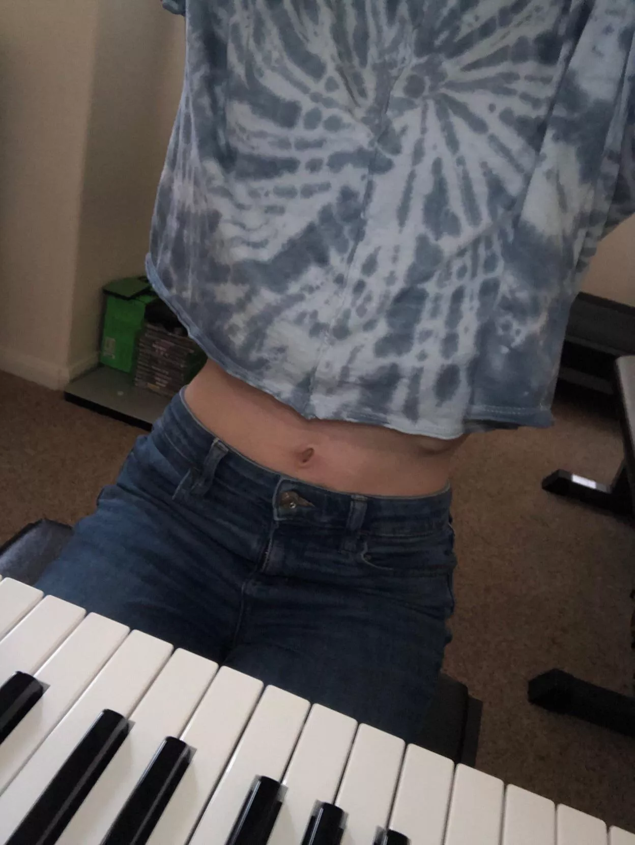 Feeling VERY euphoria about my hips!! Would you let me sit on your lap or are they still too slim? 🥺