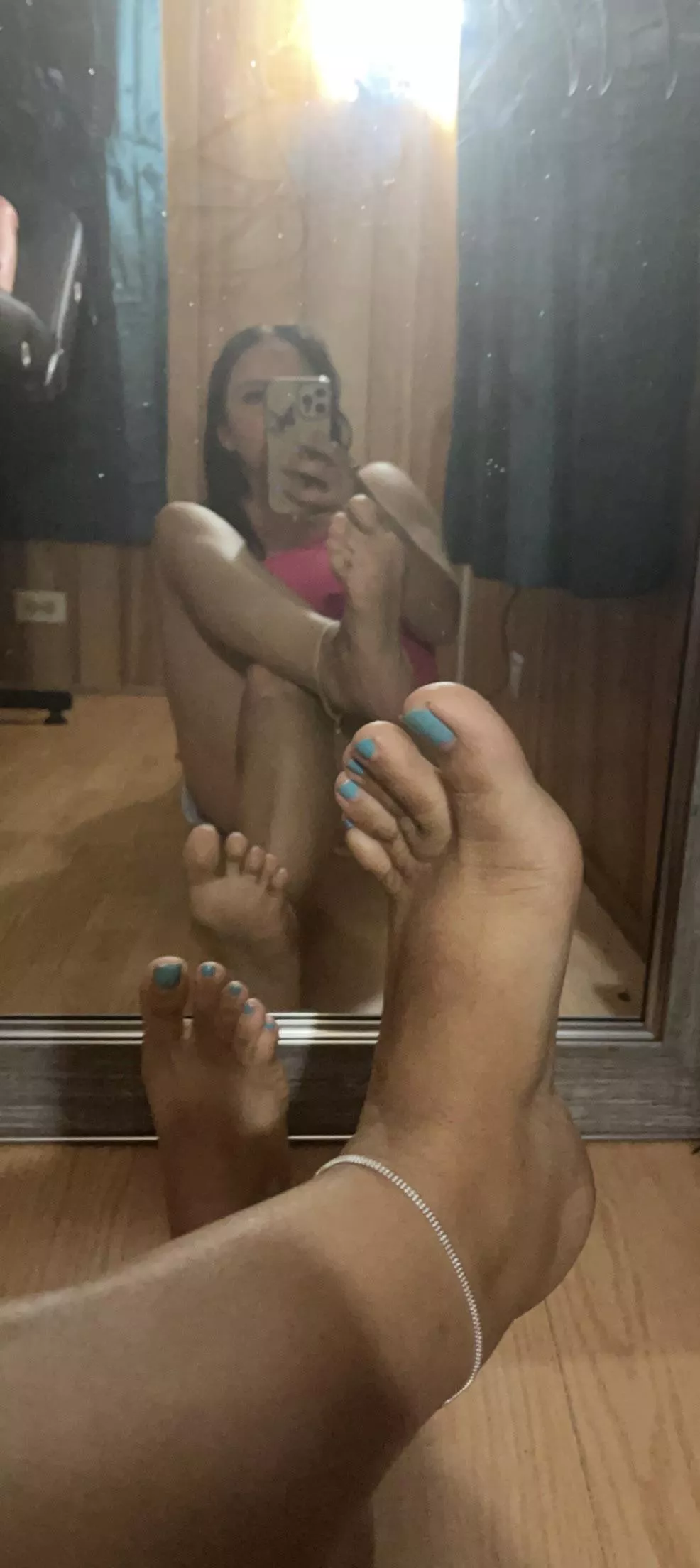 Feet’s feet’s feet’s!