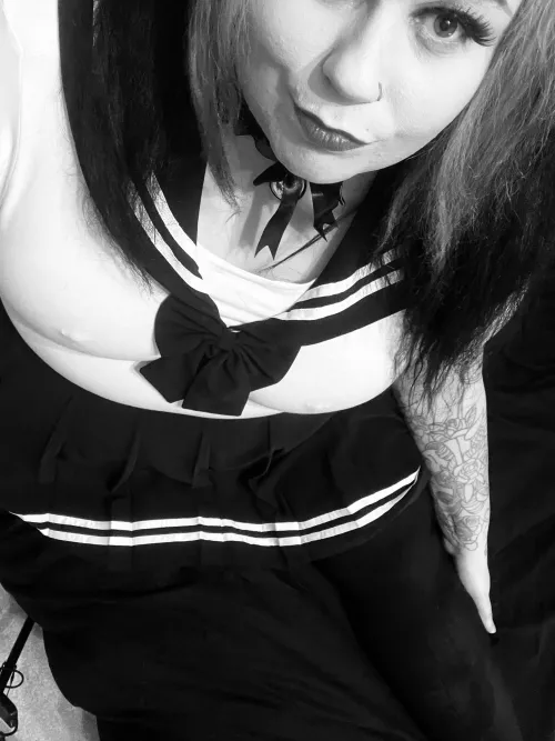 Felt cute today 🖤