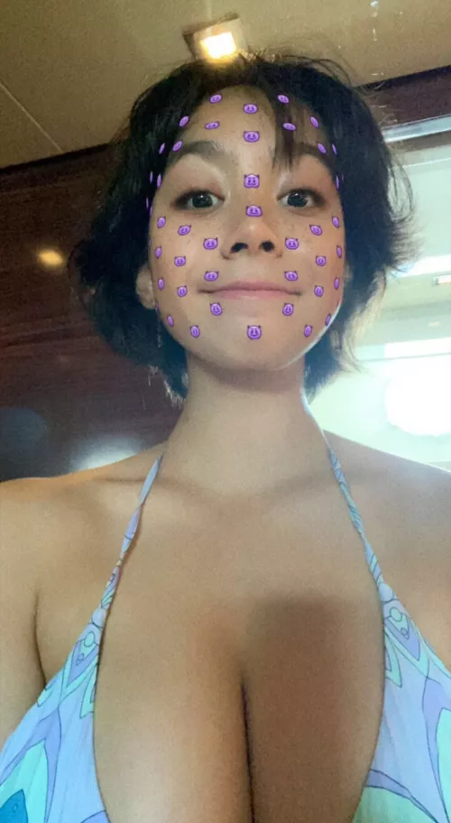 Felt like I looked sort of cute at the pool earlier :)