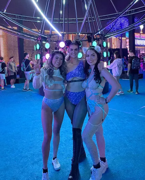 festival babes