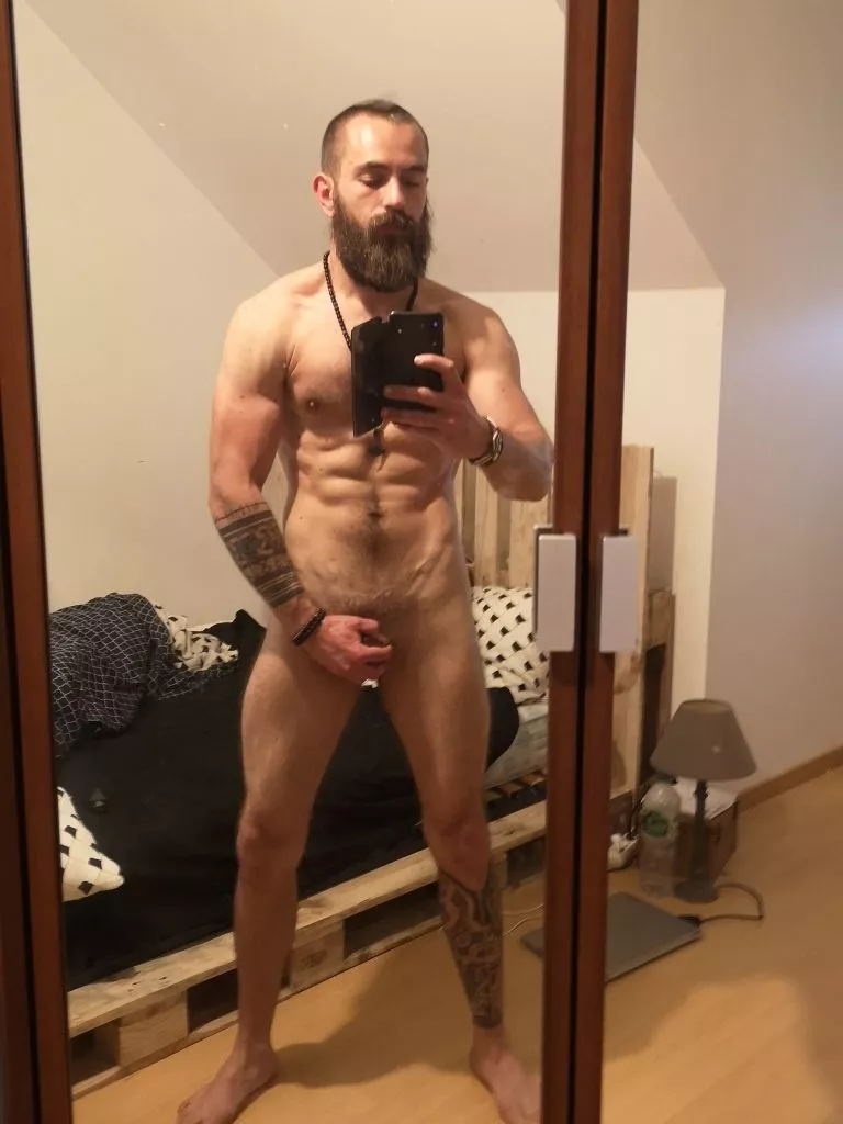 finally the weekend comes, naked days 😏