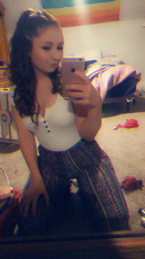 Finding a serious relationship or lets past time Kik me at sophiarein1203😚💚💋