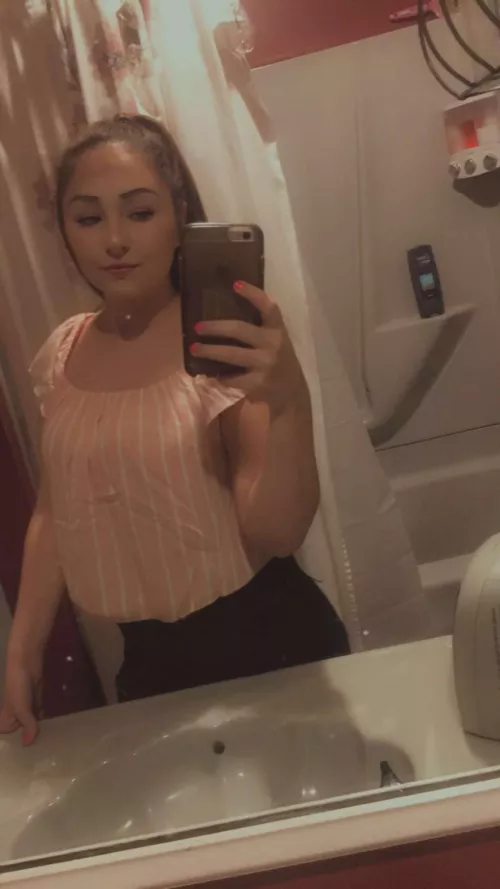 Finding some serious relationship and a man that can love and worship me kik me at sophiarein1203 👙💖👅😚