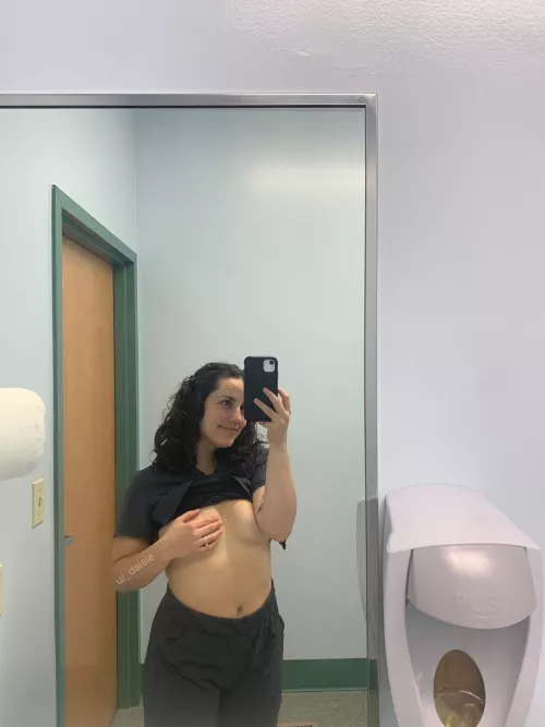 finger me at work hehe