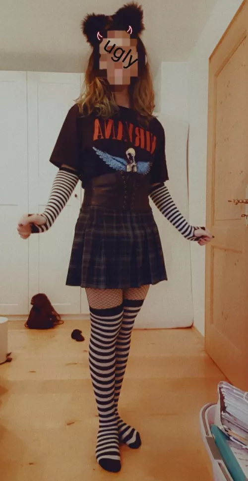 First post still a bit shy >•<