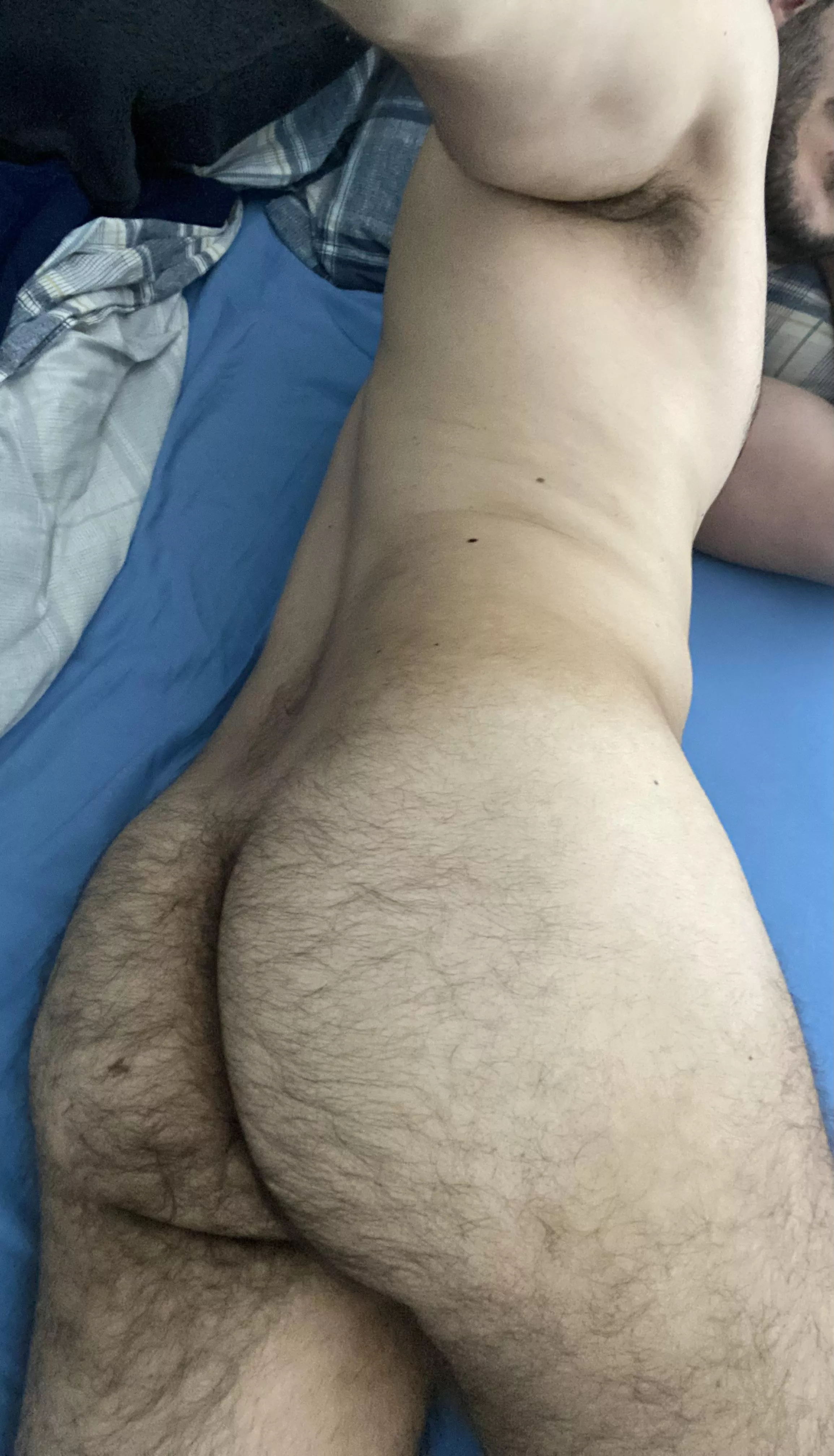 First time here! Thumbs up for more of this furry one 😅