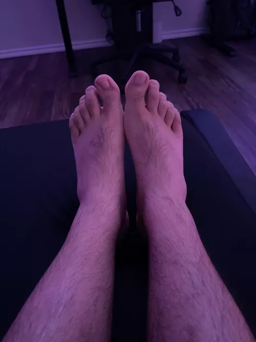 First time posting and I’m wondering what you guys think about my feet.