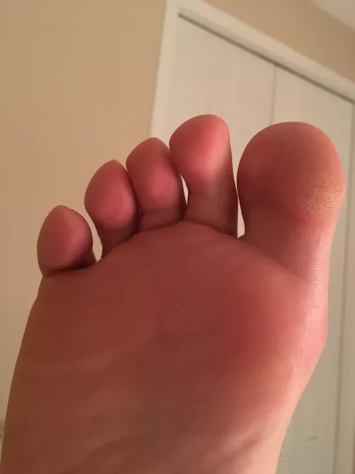 First time posting! Do you like my cute toes?