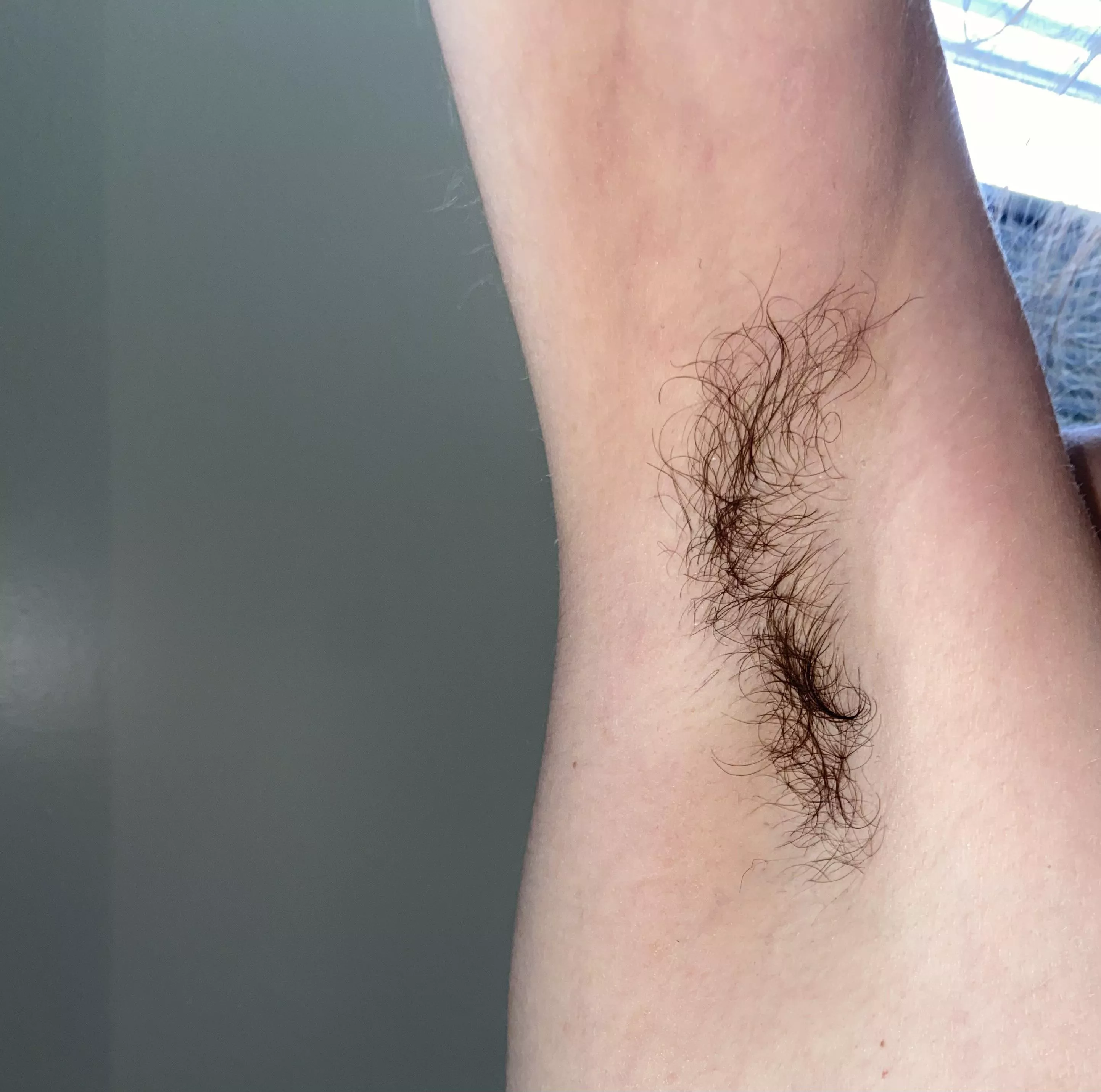 First time posting here! I hope you like my hairy sweaty pits🤍