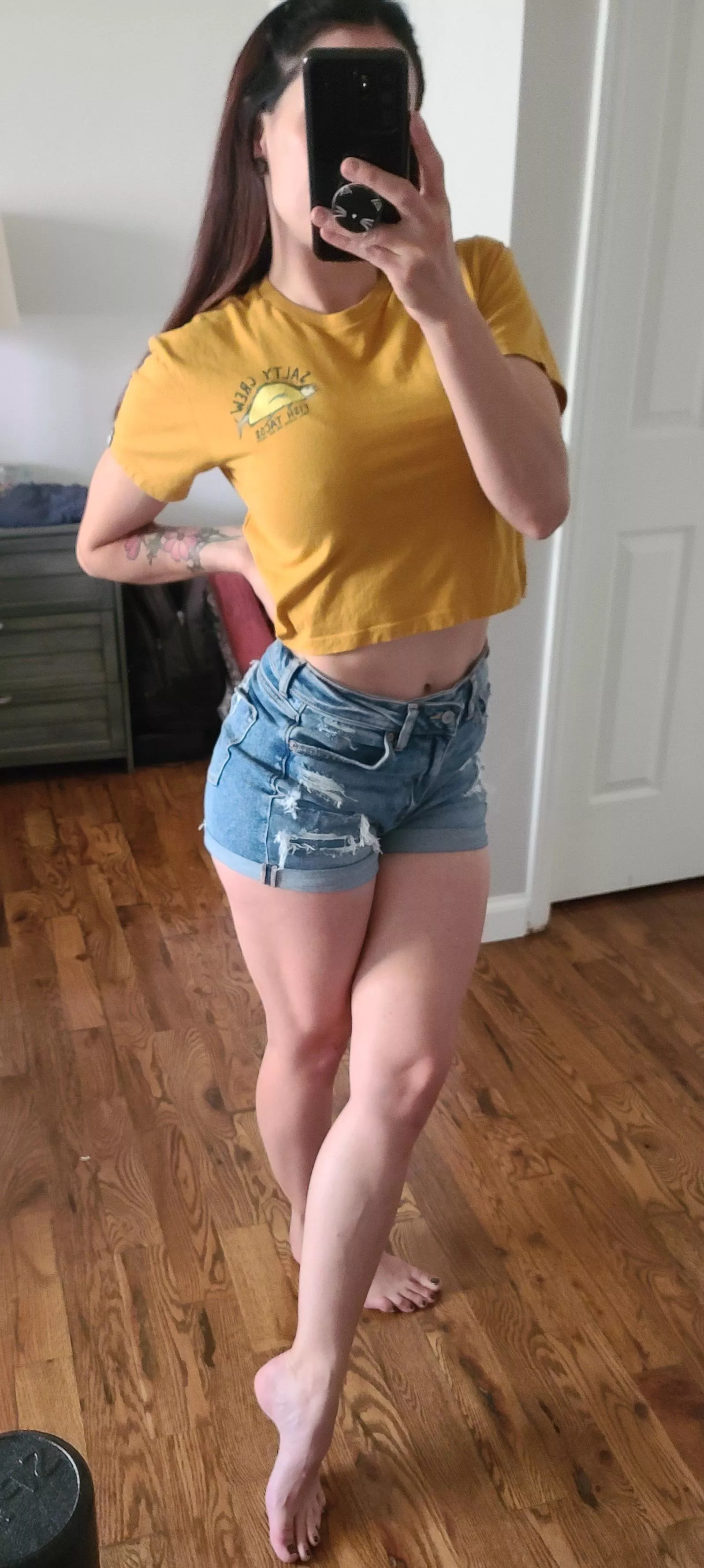 Fit mom in a crop top 😛