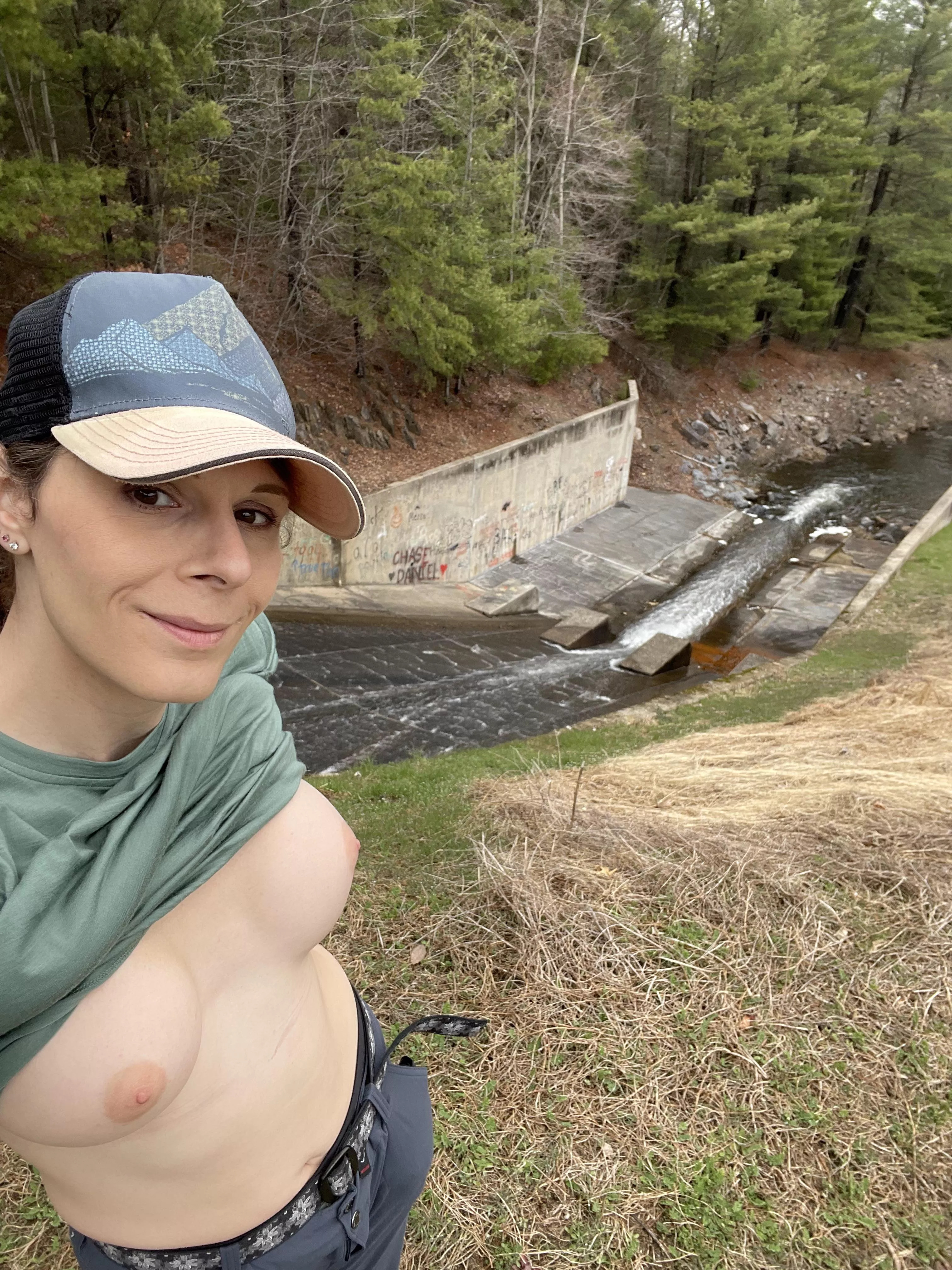 Flashing my tits for all of you is the easy part (40)[F]