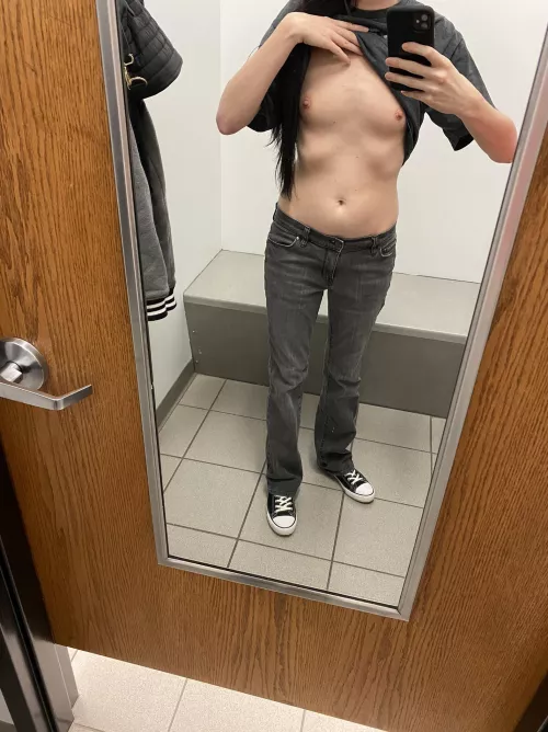 Flashing you from the fitting room :3