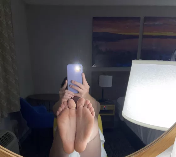 Flat feet fresh from the shower 🧼🤤