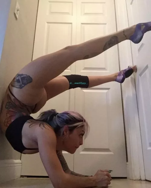 Flexible babe