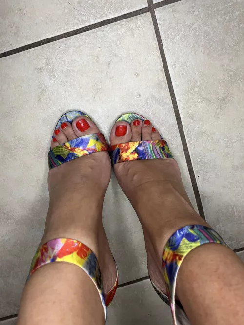 Floral heels a red feet