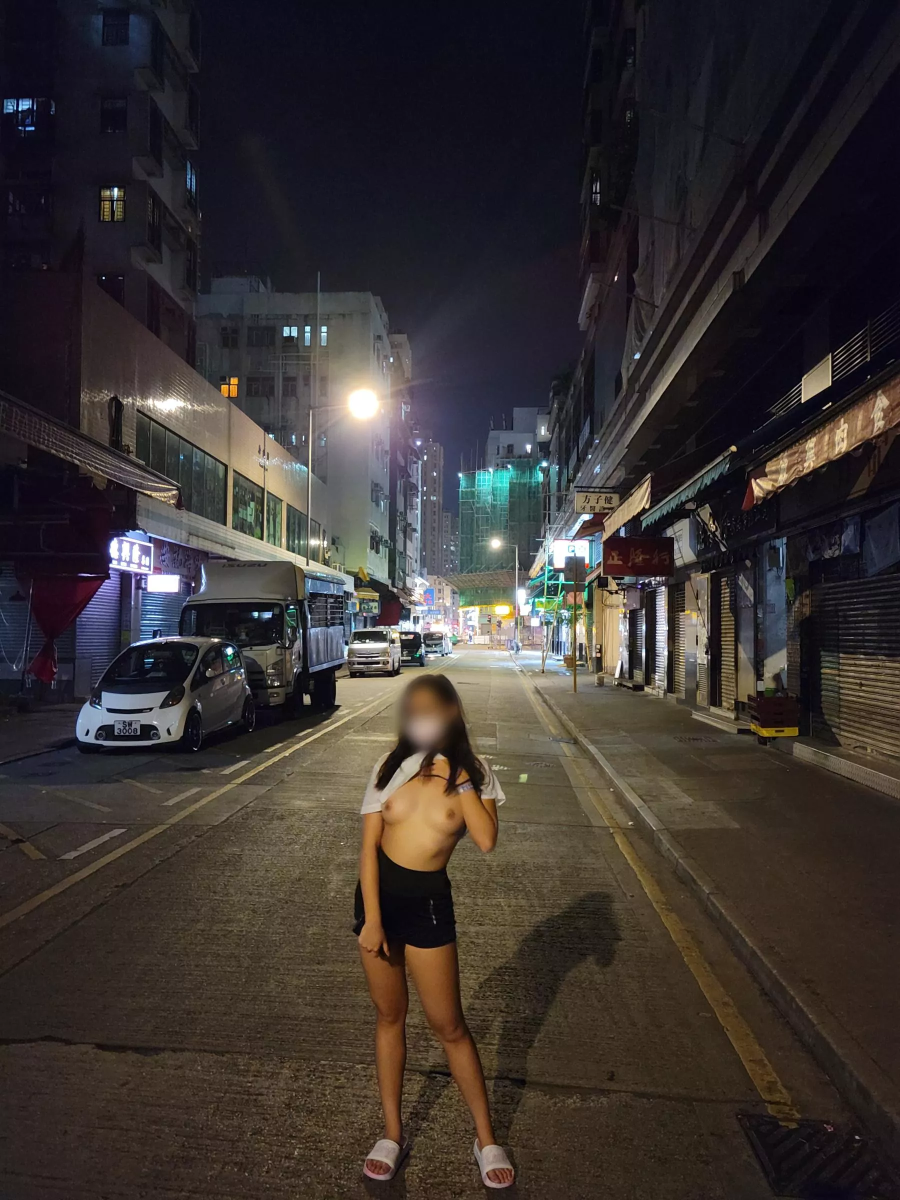 [F]love to show off my slutty body😛