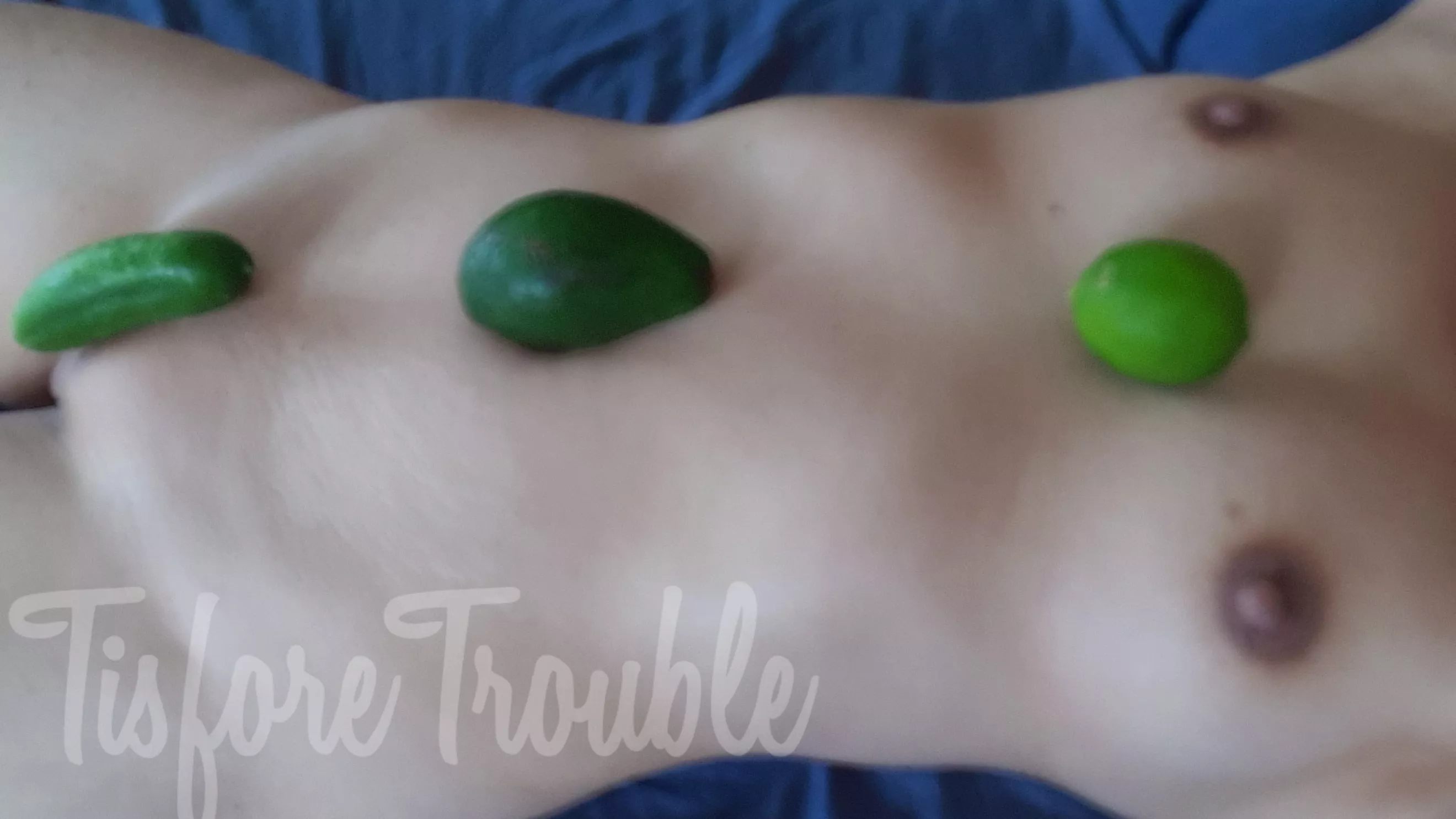 (F)(OC) Happy St. Patrick's Day ☘ Sadly I don't have any green clothes so raided my fridge instead 😊