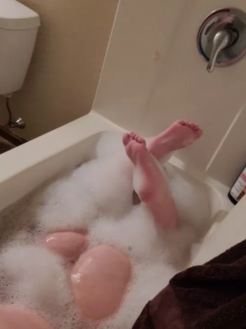 Foot Friday. Please tell me what you'd do with mine🥵