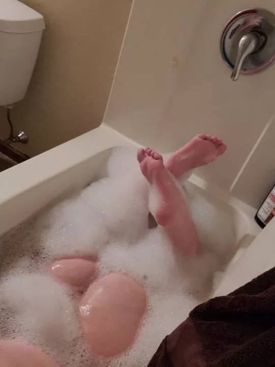 Foot Friday. Please tell me what you'd do with mine🥵