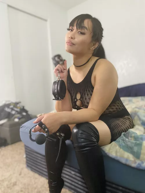 For proper training, you will always come to your Asian goddess Zinnia, sissy. [F]