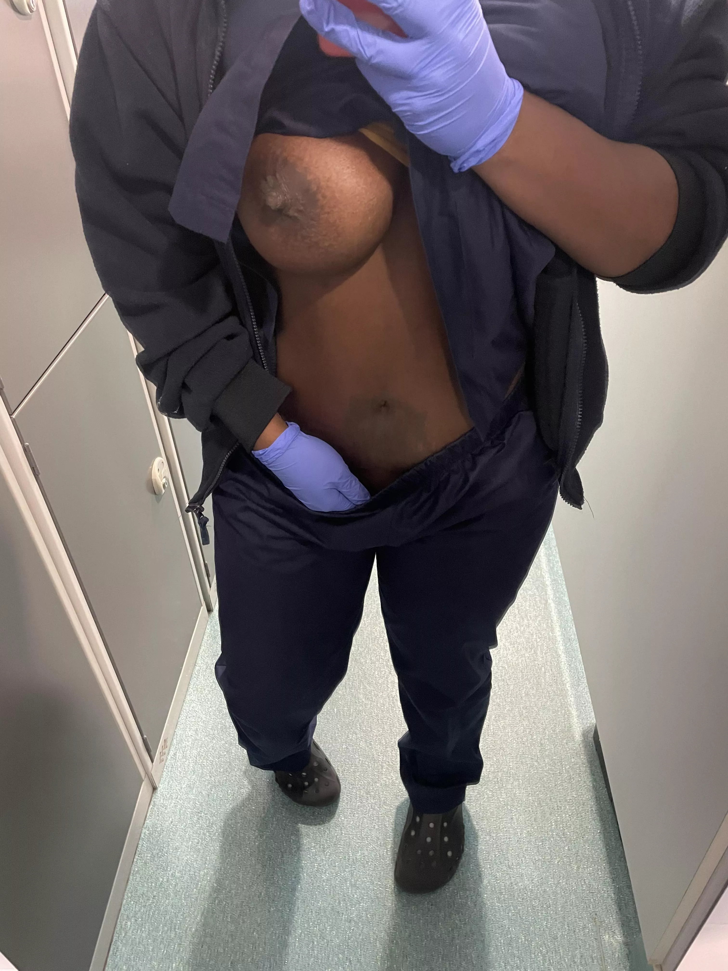 For the young man, who asked for some glove action while I’m at work. Here you go handsome 😘