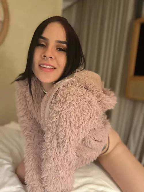 Forget about your dream girls ,I'm here to hear you better and eat you better๐
๐