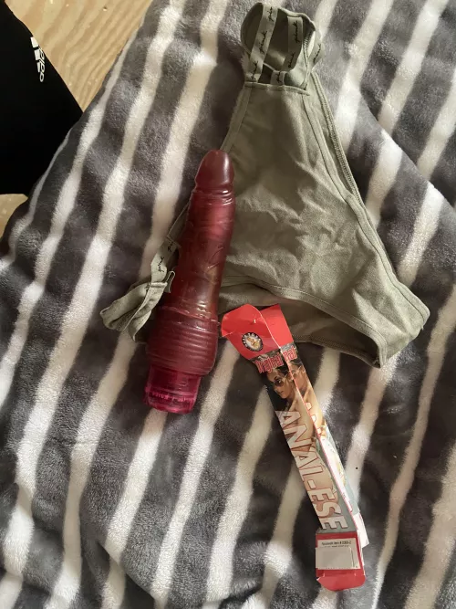 Found it in my sister’s bathroom, any idea of what it is?