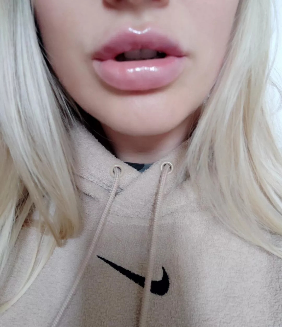 Fresh off the needle. Juicy lips💋