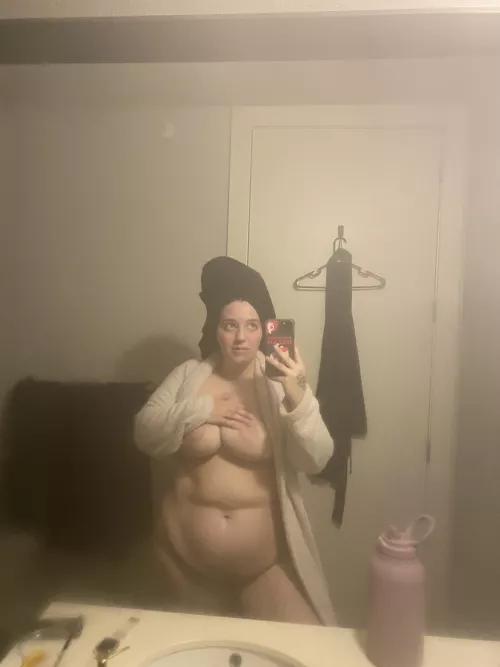 fresh out the shower… it got a little steamy 😋