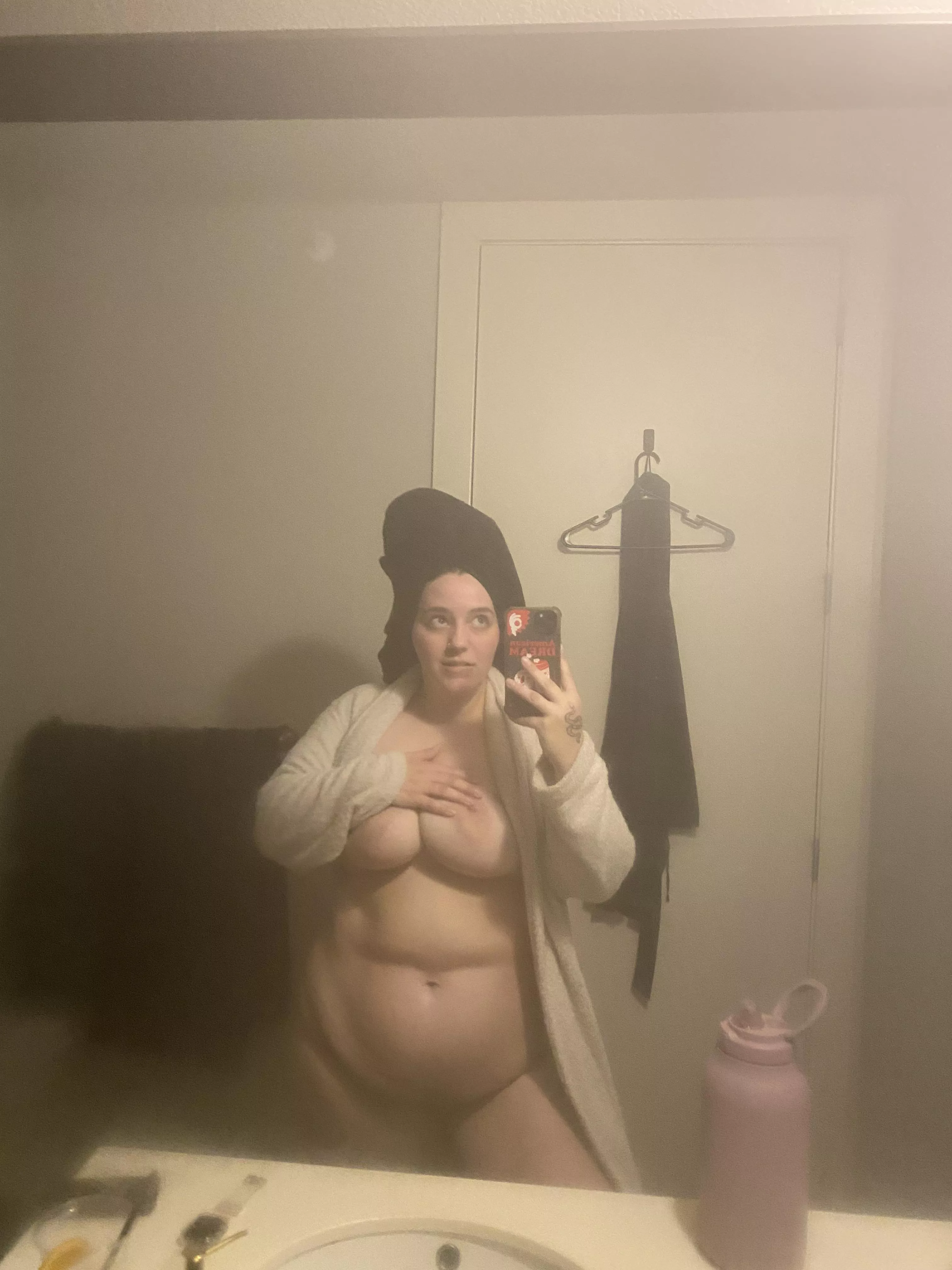 fresh out the shower… it got a little steamy 😋