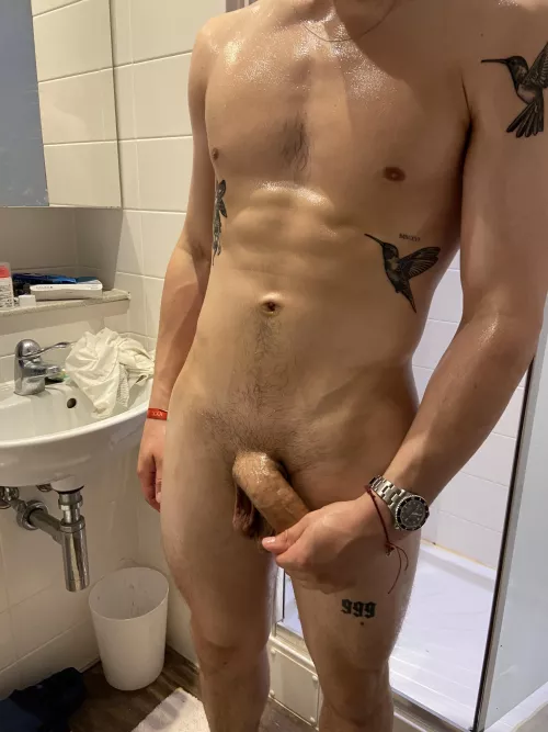 Fresh out the shower, 🐦 thebrocksteel 50 upvotes and I post a vid 😉