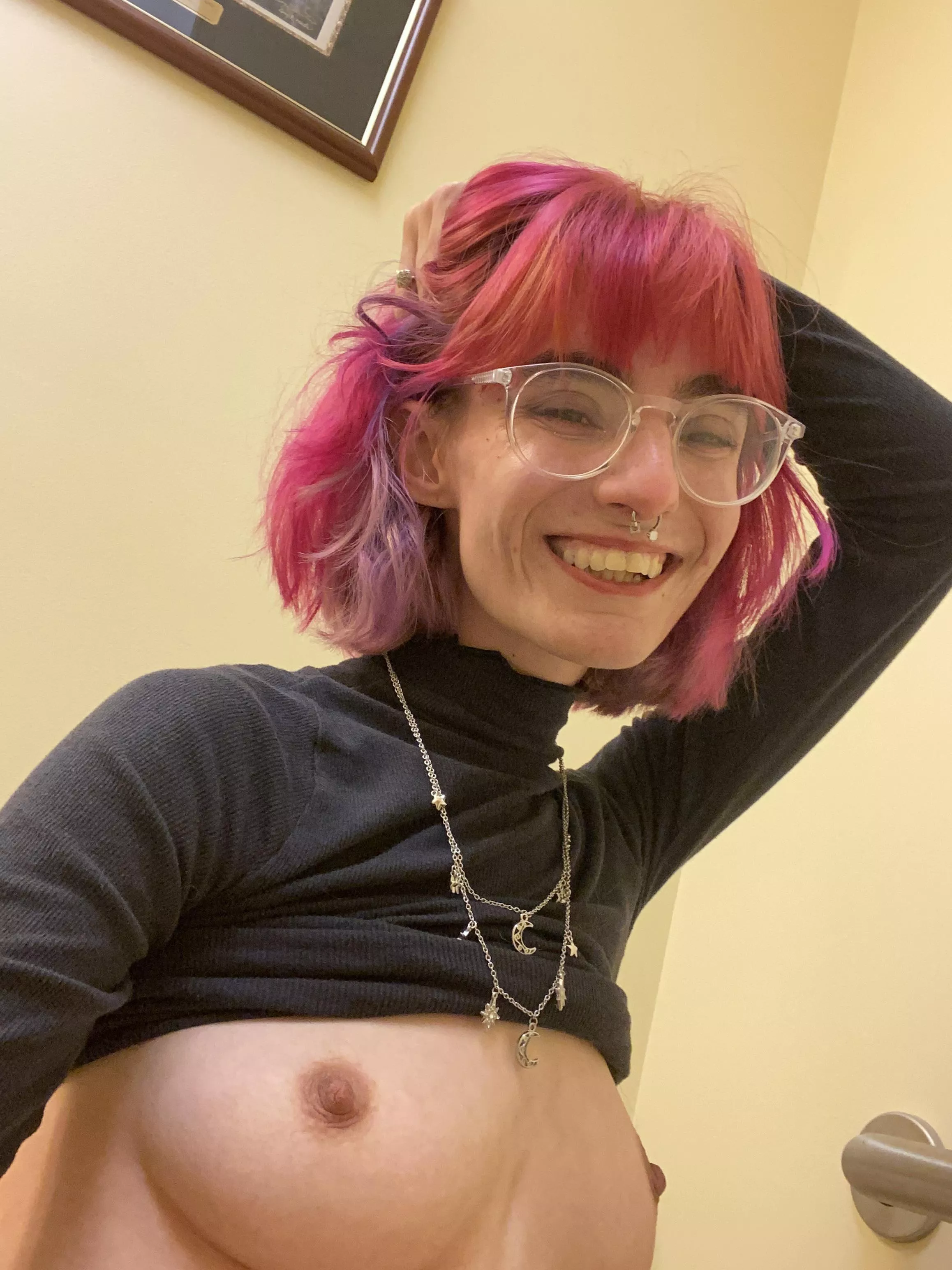 freshly colored!! unfortunately it’ll probably never look like this again once i wash it 😭