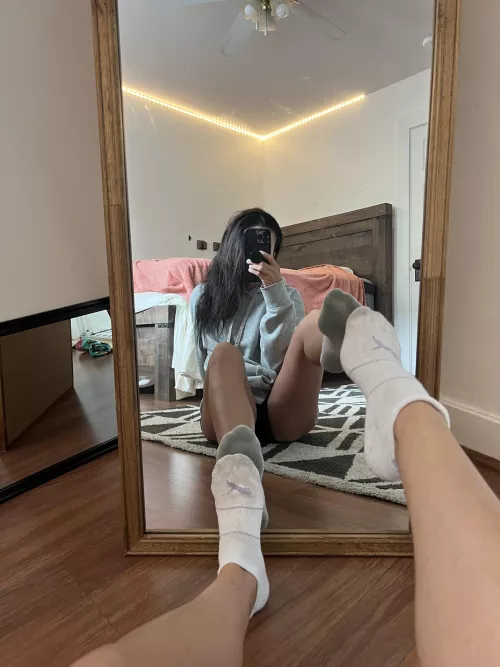 Freshly worn 10+ times white puma with purple stripes, just finished leg day 😍