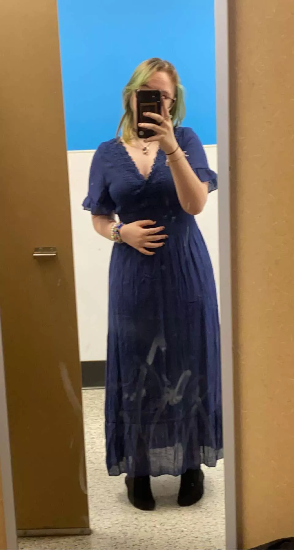 Fuck my tiny little pussy so good, who wants to go a round 😈