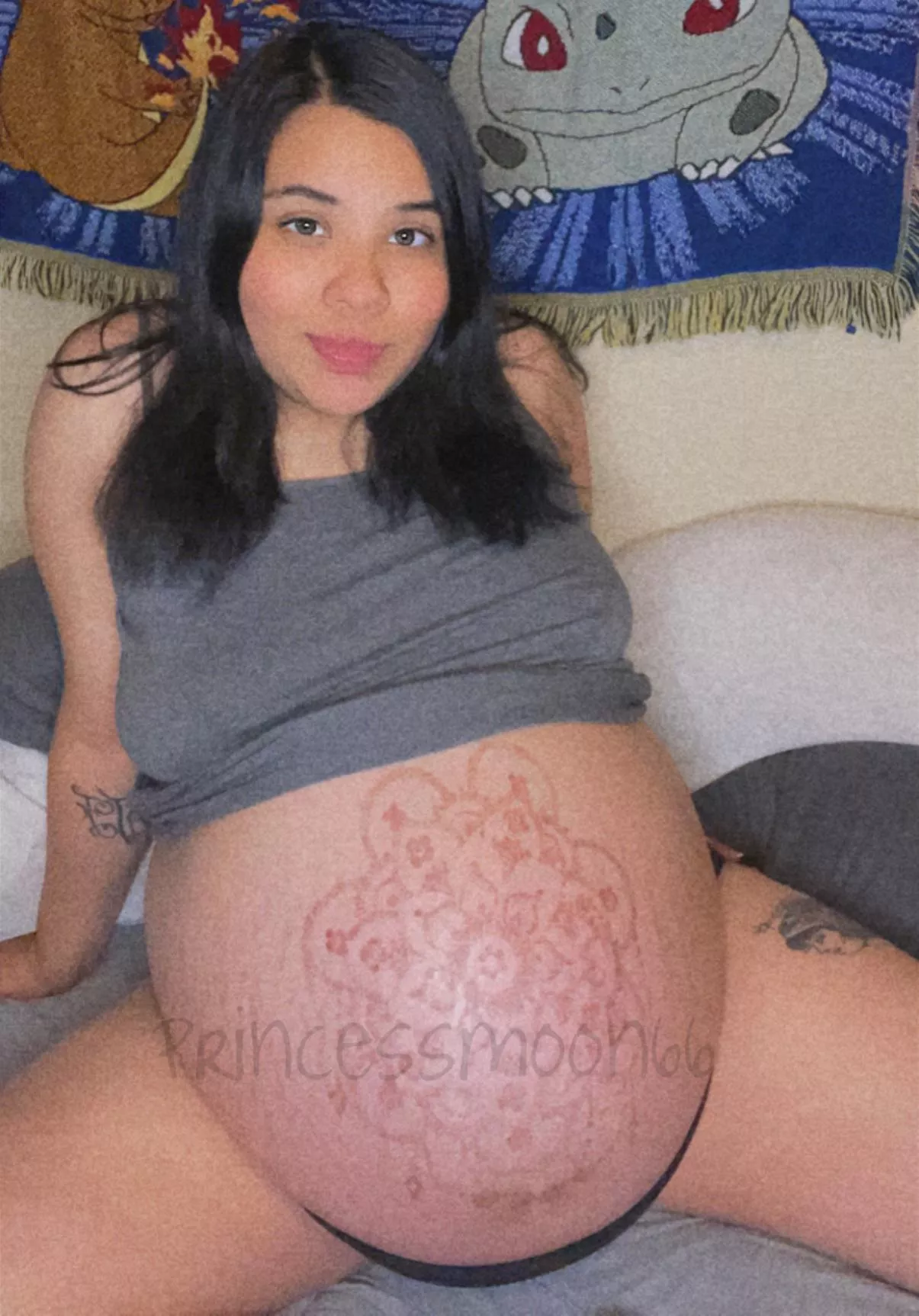 Full term and still so horny 🤰🏻